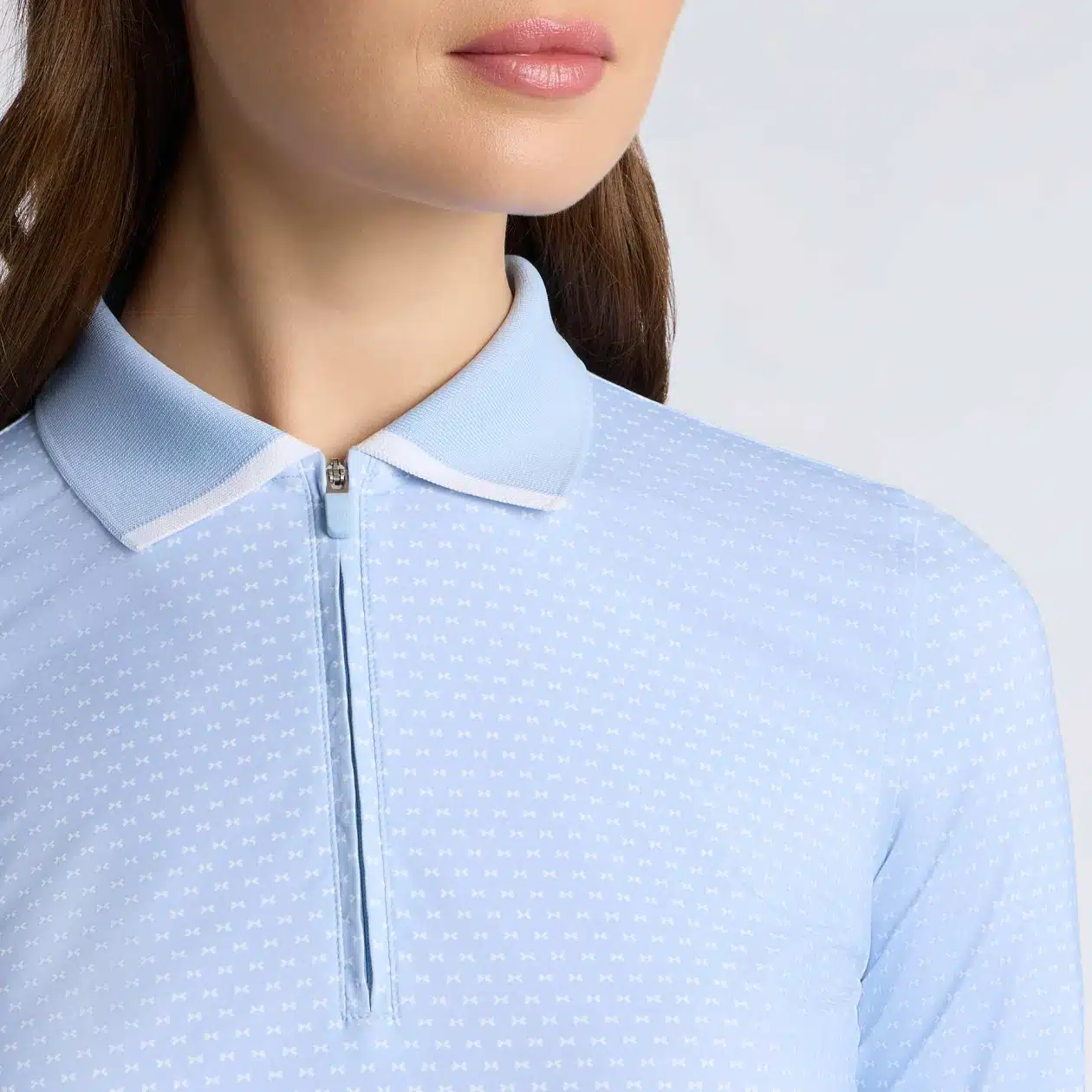 G/FORE GEO 2 SILKY TECH NYLON LONG SLEEVE 1/4 ZIP POLO für Damen Hellblau/Weiß – Bild 2